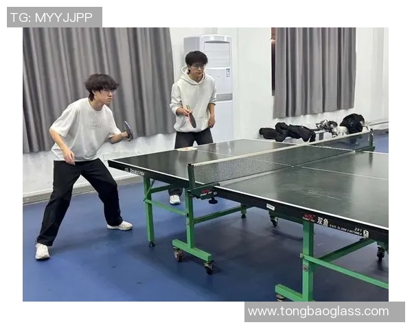 足球场上像乒乓球高手一样灵活的球星是谁他的技巧如何超越常规